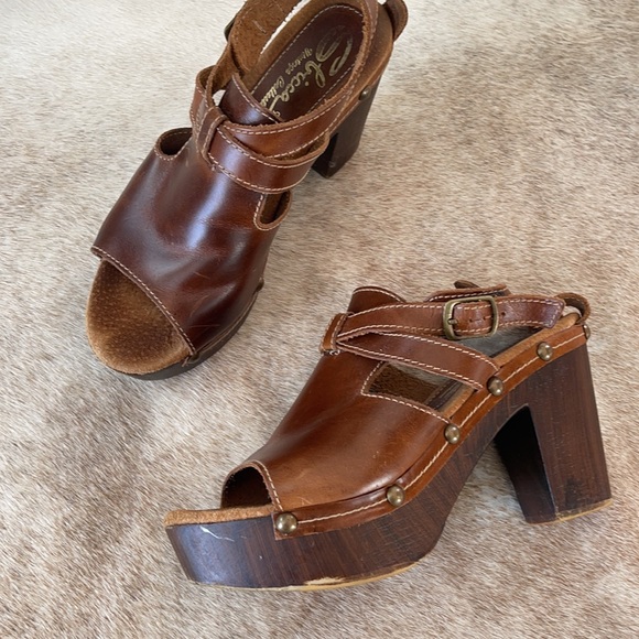 Sbicca Vintage Collection Open Toe Clogs - Picture 3 of 6